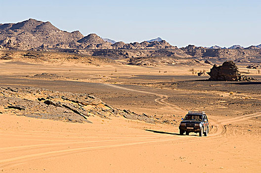 运动型多功能车,沙子,沙丘,阿卡库斯,山峦,撒哈拉沙漠,费赞,利比亚,北非
