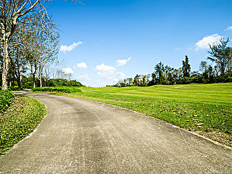 海南省万宁市兴隆海航高尔夫球会草坪与道路