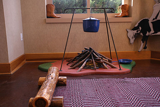 室内,篝火玩具,吊锅,针织地毯,木头