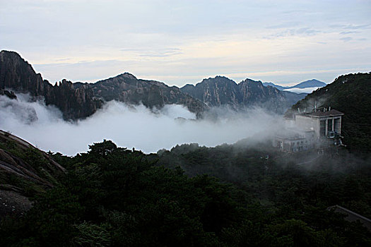 黄山云海奇松怪石