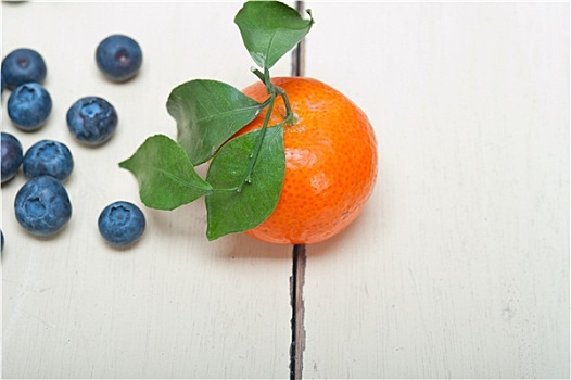 柑橘,蓝莓,白色背景,桌子