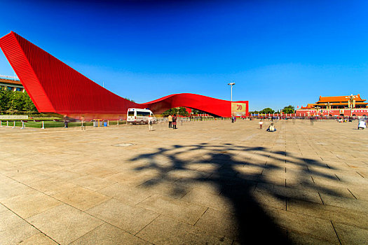 国庆70周年天安门广场上的红旗与地面