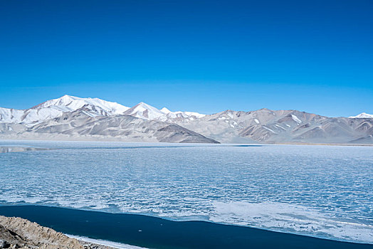 新疆白沙湖风光