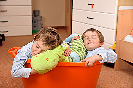 双胞胎,男孩,坐,橙色,浴缸