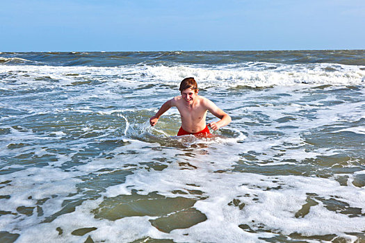 男孩,享受,漂亮,海洋,海滩