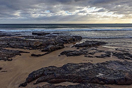 岩石,海滩,海浪,北海,诺森伯兰郡,英格兰,英国