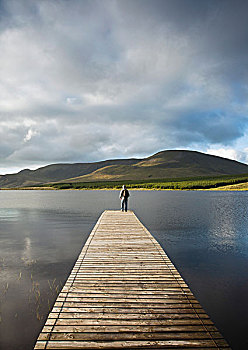 远足者,站立,结束,长,码头,看,湖,多纳格,爱尔兰