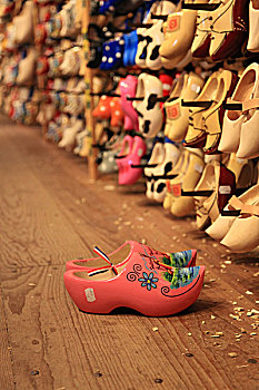 荷兰传统工艺-木鞋