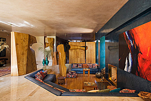 大,橡树,雕塑,法国艺术家,围绕,客厅,皮革,沙发,摩洛哥,垫子,墙壁,结束