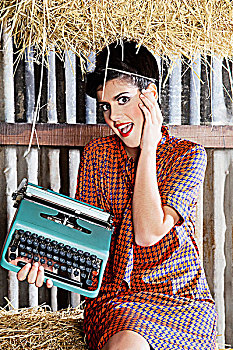 女人,拿着,打字机