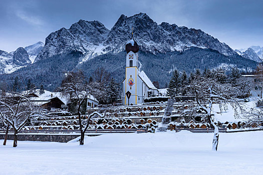 德国,巴伐利亚,巴伐利亚阿尔卑斯山,小教堂,正面,冬天