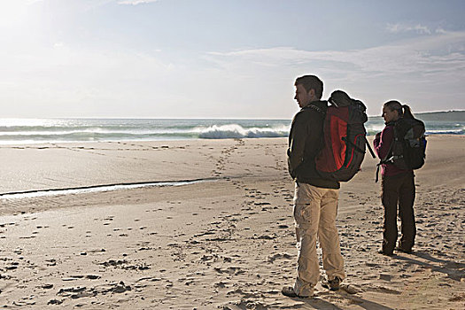 年轻,背包旅行,伴侣,海滩