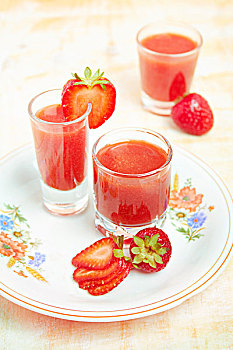 玻璃,草莓汁