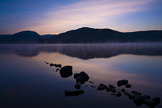 英格兰,坎布里亚,湖,温德米尔,湖区国家公园,黎明,低,看,安静,水