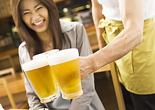 女人,享受,喝,日式,酒吧