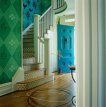 青绿色,正前,门廊,楼梯,绿色,蓝色,墙,图案