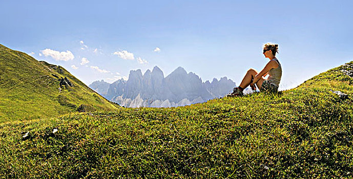 女孩,放松,草地,享受,风景,群体,山峦,山谷,省,意大利,欧洲
