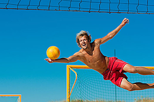 男人,玩,沙滩排球,球,清晰,蓝天
