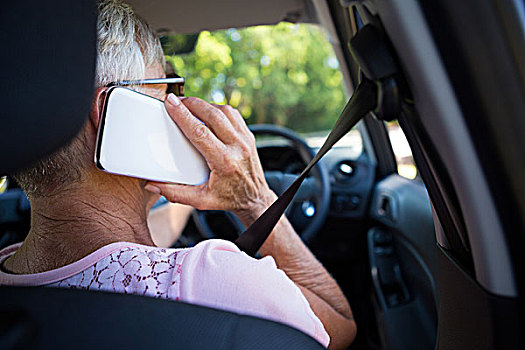 老年,女人,交谈,手机,汽车,后视图