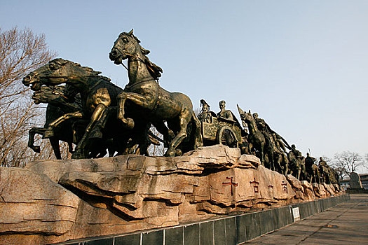 秦皇岛旅游马雕塑求仙入海处
