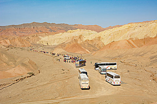 新疆吐鲁番七泉湖丹霞大峡谷风景区