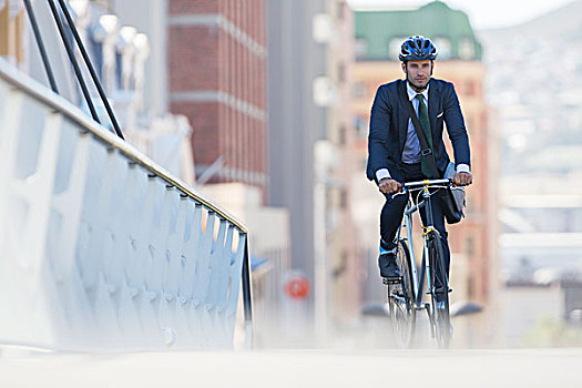 商务人士,套装,头盔,骑自行车,城市
