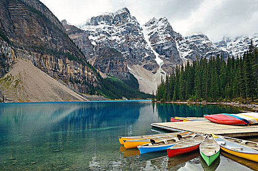 冰碛湖,船,雪山,班芙国家公园,加拿大