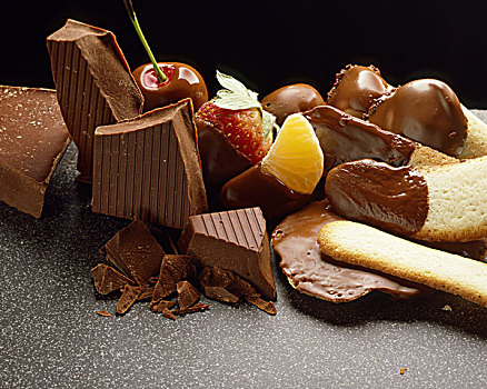 巧克力块,樱桃,草莓,饼干