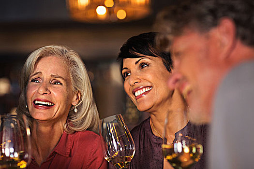 微笑,女人,喝,白葡萄酒,酒吧