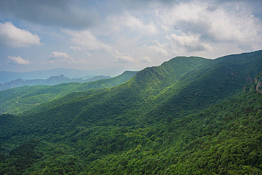 重峦叠嶂