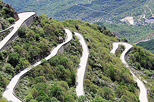 百花山盘山路