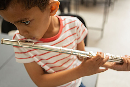 男生,演奏,笛子,教室