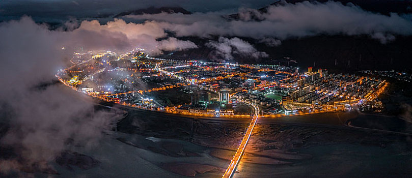 航拍的西藏林芝市夜景
