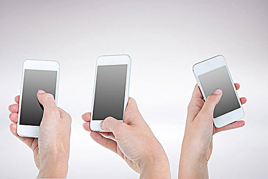 三个,拿着,智能手机,灰色背景