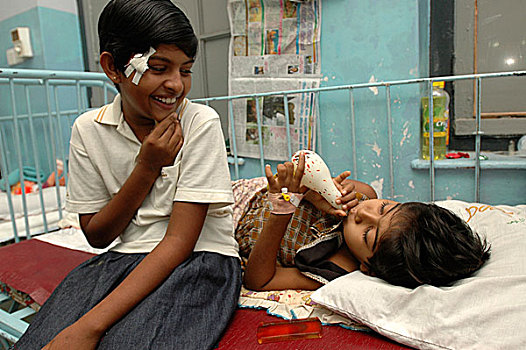 坐,病床,11岁,妹妹,8岁,外科,孩子,医院,南方,斯里兰卡,受伤,收到
