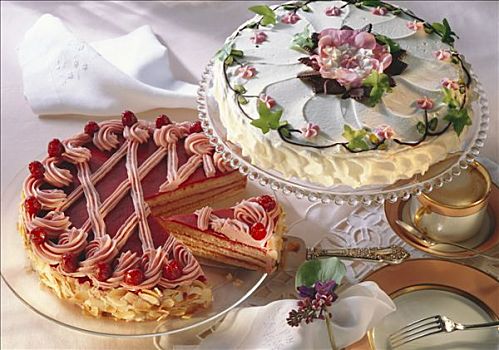 树莓,黄油乳,糕饼,葡萄酒慕斯蛋糕