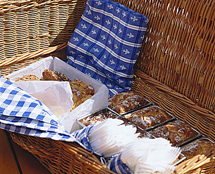 野餐篮,多样,面包,蛋糕,塑料制品,餐具