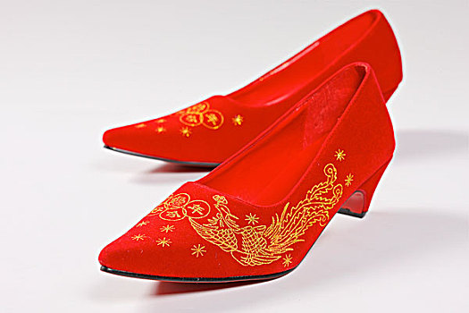 红色绣花鞋