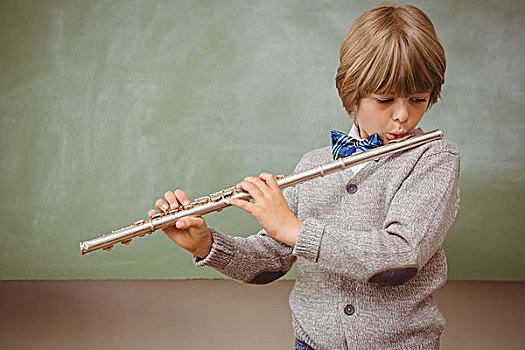 小男孩,演奏,笛子,教室