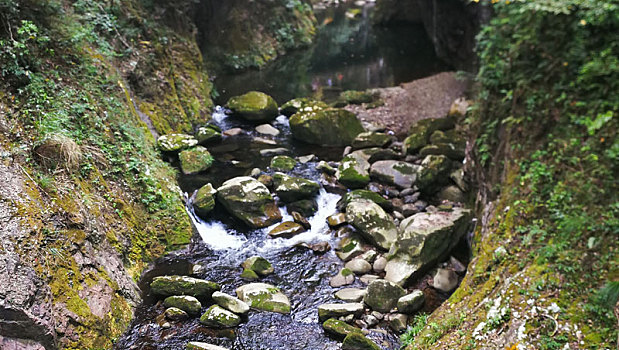 青云山大峡谷,流泉2