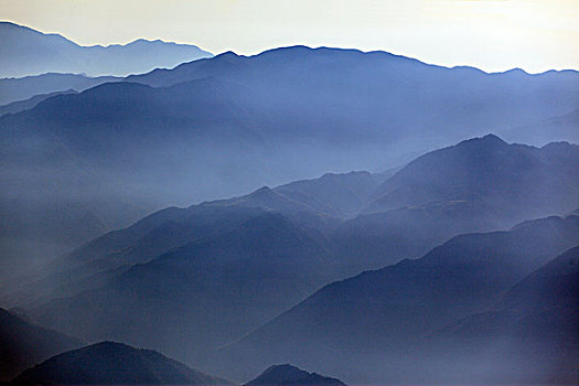 山峦,山顶,远景