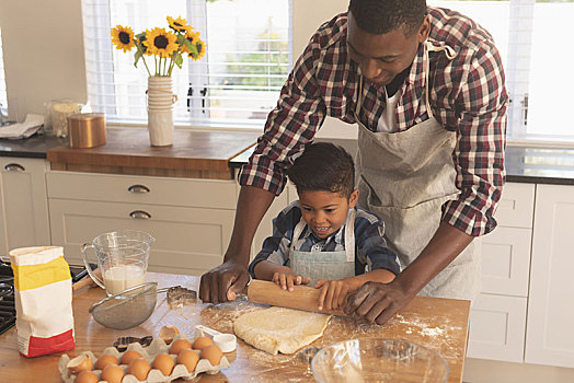 美国黑人,父子,擀,曲奇饼,厨房