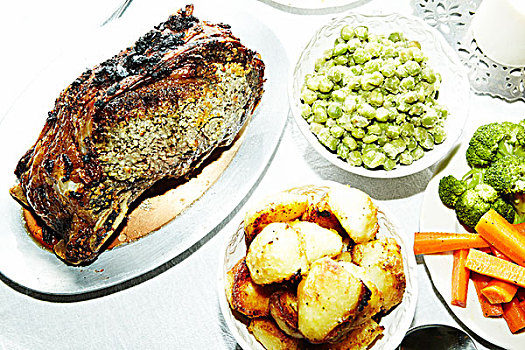 餐饭,食物,烤,肉,土豆,胡萝卜,花椰菜,蚕豆,桌上