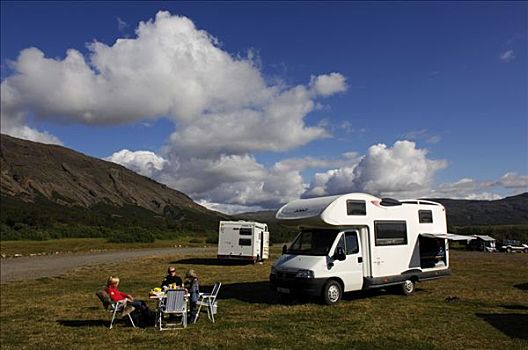 女人,两个孩子,野营车,冰岛,欧洲