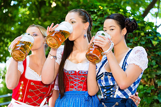 啤酒坊,朋友,传统服装,巴伐利亚