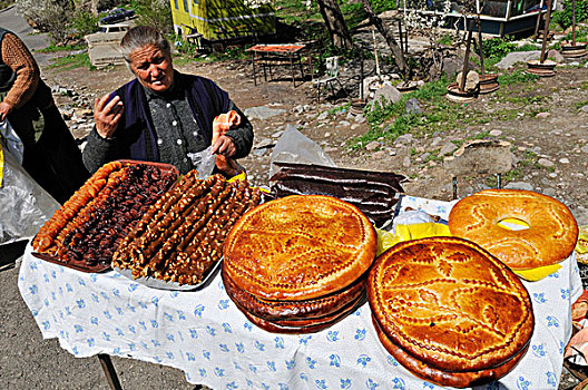 老人,亚美尼亚人,女人,销售,甜食,复活节,蛋糕,亚美尼亚,亚洲