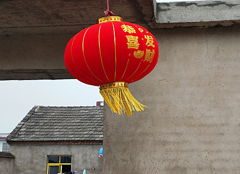 大红灯笼高高挂,农家院