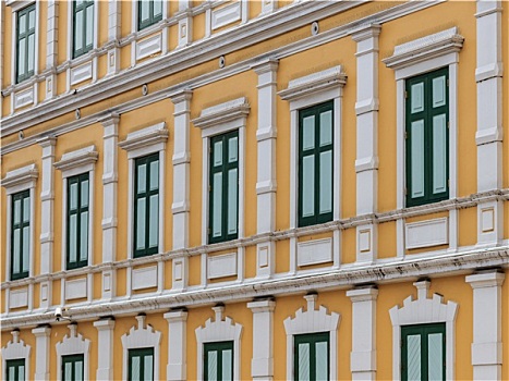 欧式风格,黄色,建筑,绿色,窗户