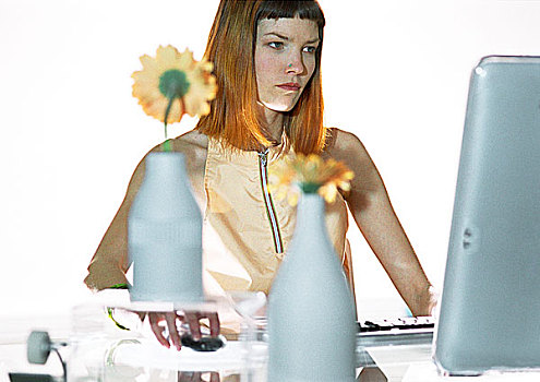 女人,宽屏显示器,电脑,书桌