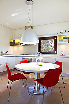 白色,圆,桌子,红色,设计师,椅子,合适,厨房,黄色,亮光,墙壁